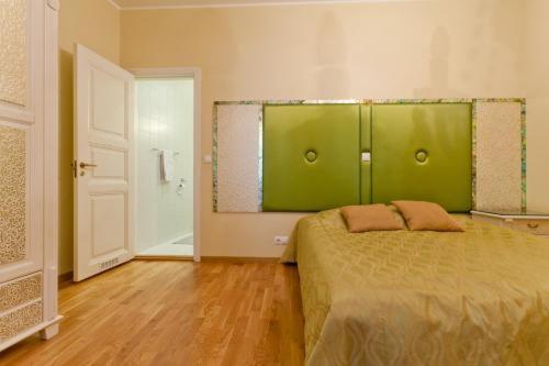 Old Town Luxury Apartment